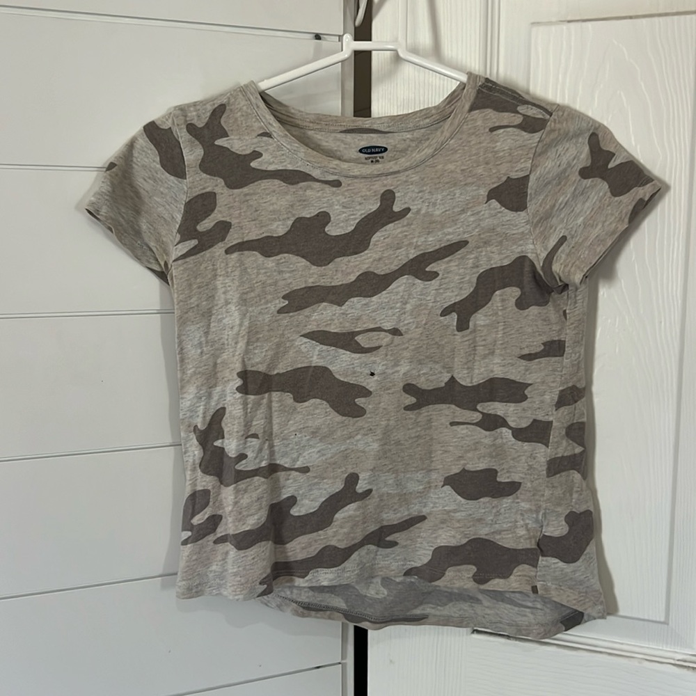 Girls old navy t shirt with hole in front size medium (8)